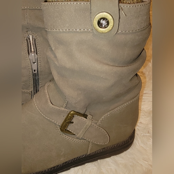 Muk Luks Brown Khaki Sweater Boots - Size 6 - GUC - Side Zipper and Buckles - Picture 5 of 10